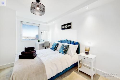 Luxury New 2 Bed/2 Bathroom Flat With Balcony - Tap to explore photos