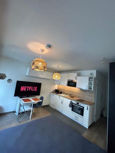 Studio Design & Cosy avec Parking - Tap to explore photos