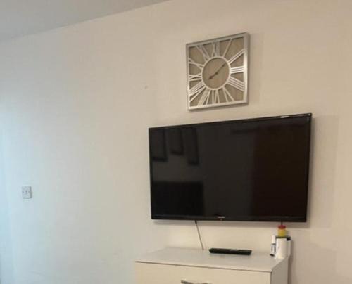 Stylish Furnished Rooms In Barking Centre - Tap to explore photos