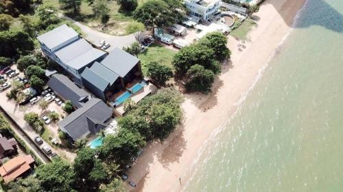 Dojo poolvilla beach resort - private beach villa- - Tap to explore photos