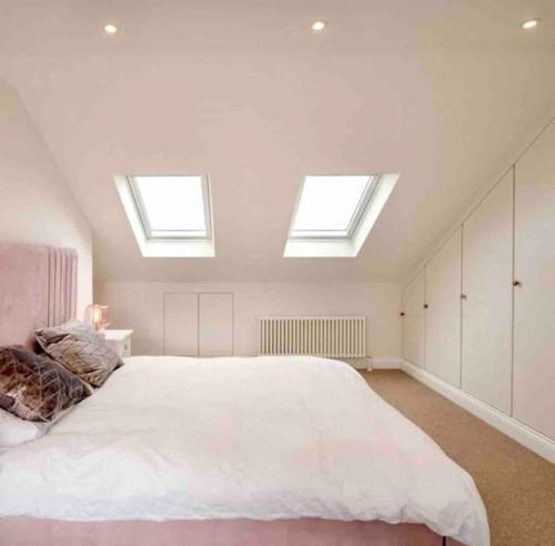 Whole house, ensuite & garden, 3 bedrooms - Tap to explore photos