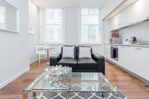 Roomspace Serviced Apartments - Sterling House - Tap to explore photos