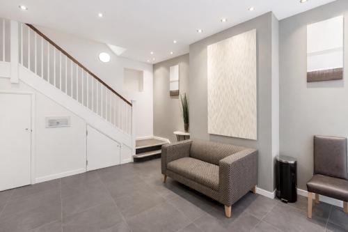 Roomspace Serviced Apartments - Sterling House - Tap to explore photos