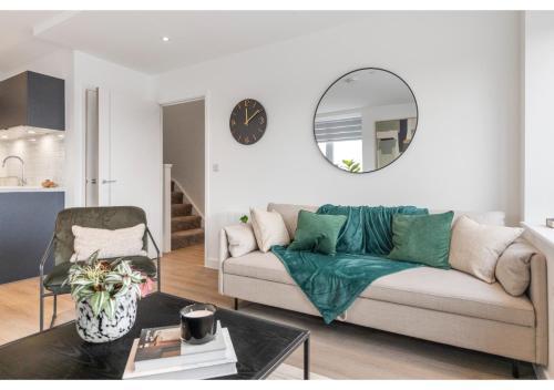 Designer Flat in Prime Location - Tap to explore photos