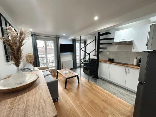 Charmant duplex proche Paris Room Type - One-Bedroom Apartment