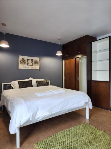 Pinpoint Hotel Phuket - Tap to explore photos