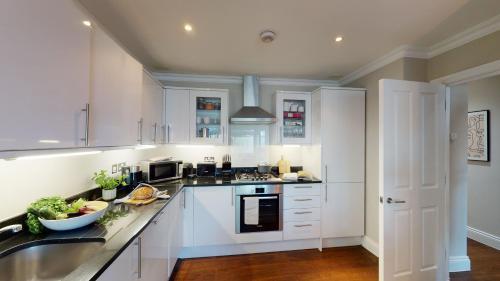 Madison Hill - White Hill House 4 - 2 bedroom flat - Tap to explore photos