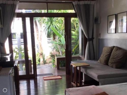 Ananas Samui Hostel - Tap to explore photos
