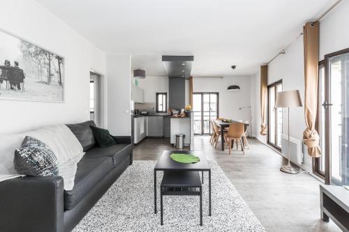 Sweet Home Paris Apartment - Tap to explore photos