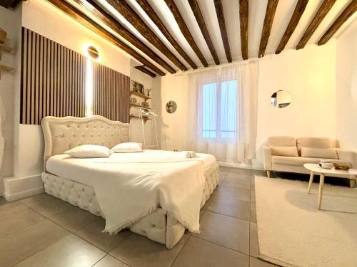 Logement moderne avec jacuzzi - Tap to explore photos