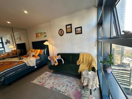 Cozy CBD Family APT Near Southern Cross Station - Tap to explore photos