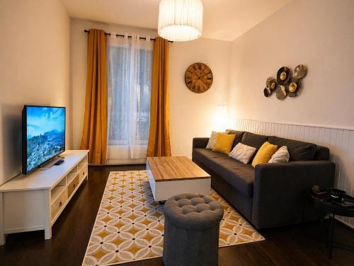 Appartement 2 pieces cosy proche Paris et metro wifi rapide arrivee autonome - Tap to explore photos