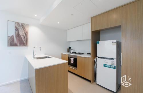 REST COLLECTION Apartments on Collins Docklands - Tap to explore photos