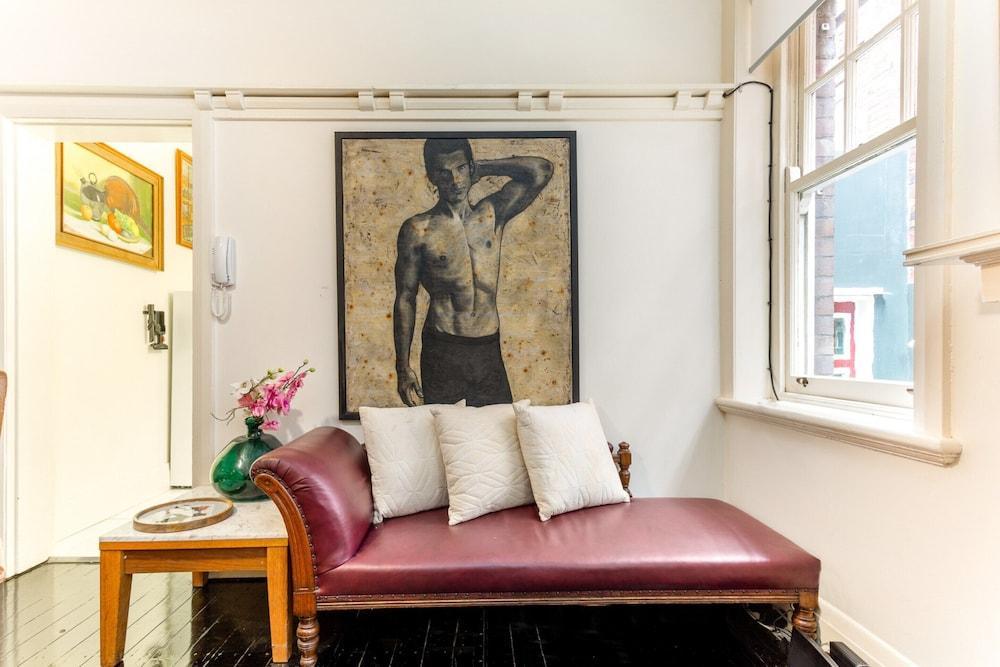 Eclectic Art Deco Apartment in Great Location - Tap to explore photos