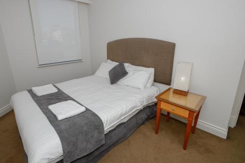 Bond 1603 Self Catering - Tap to explore photos
