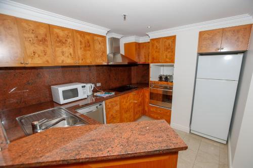 Bond 1603 Self Catering - Tap to explore photos