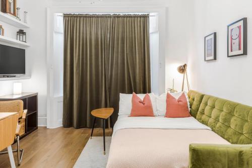 The Barnsbury, London Apartment with WIFI - Tap to explore photos