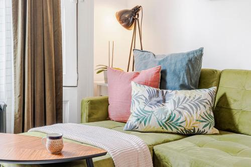 The Barnsbury, London Apartment with WIFI - Tap to explore photos