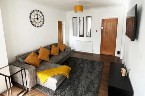 Luxury, Spacious 1 Bedroom Flat - Tap to explore photos