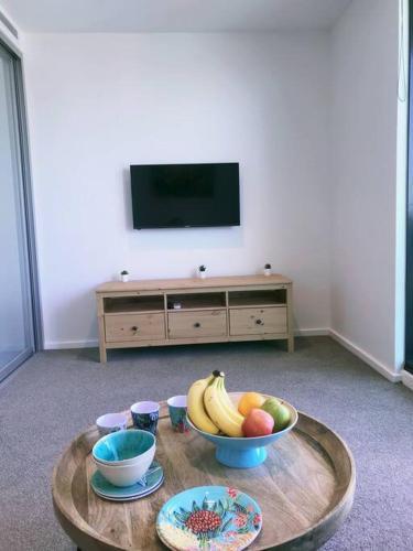 Stylish CBD Near Southern Cross with Balcony/POOL/GYM - Tap to explore photos