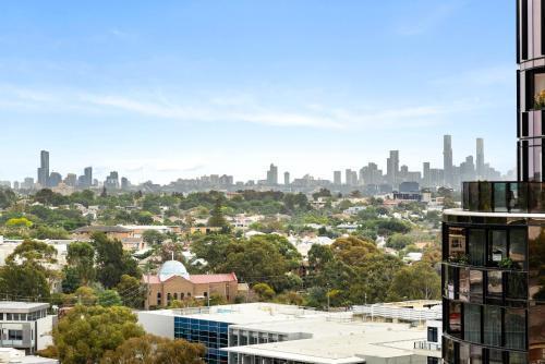 Convenient located 1 bedroom Apartment in Hawthorn - Tap to explore photos