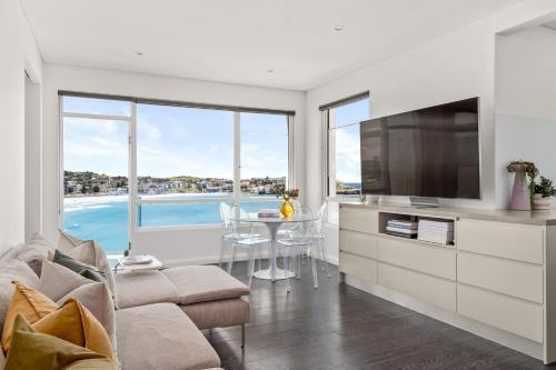 Breathtaking Bondi Beach - Tap to explore photos