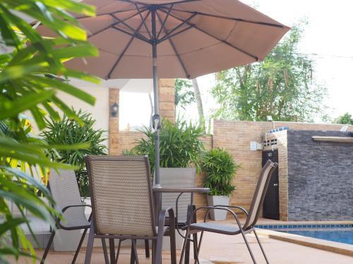 Mangoes Pattaya Room Type - Double Room with Pool View Mangoes Pattaya Room Type - Double Room with Pool View