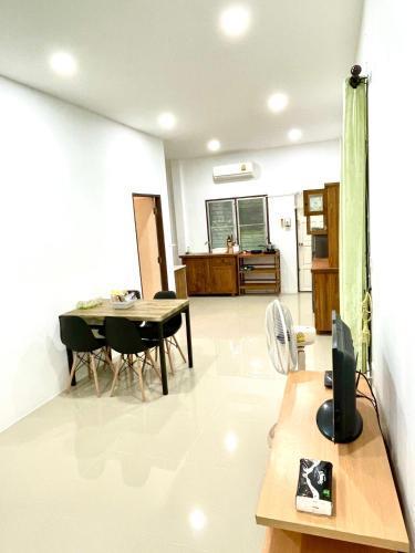 Ao Nang Modern Villa - Tap to explore photos