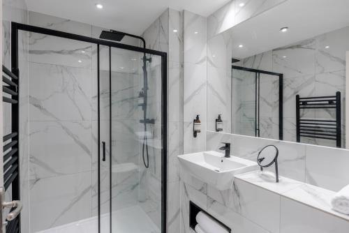 Shepherds Bush - Your Apartment Room Type - Two-Bedroom Deluxe Apartment