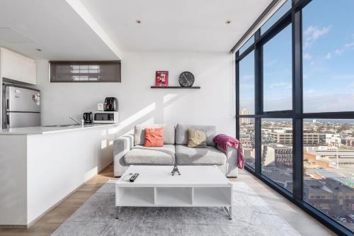 Southbank Seclusion with Sprawling Views