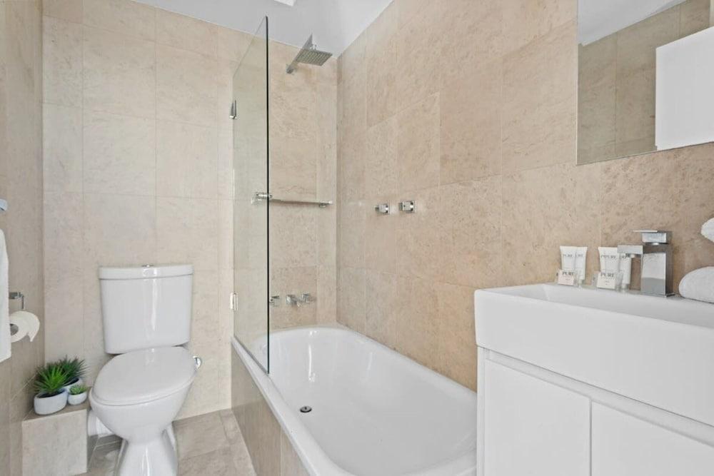 Prime Location 2-bed Apartment With Parking - Tap to explore photos