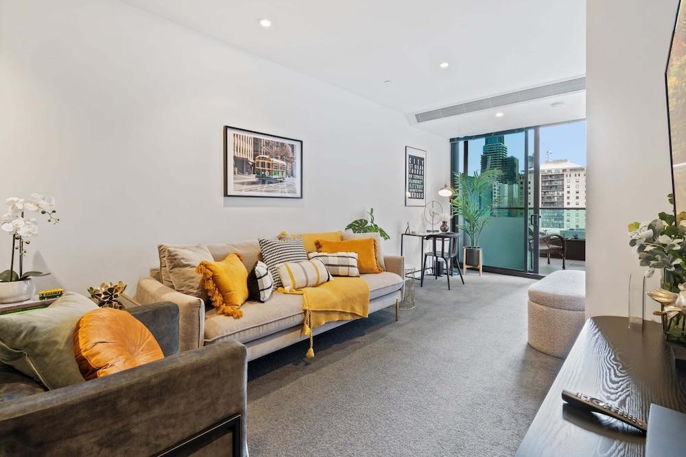 Central Entertainer With Panoramic City Views - Tap to explore photos