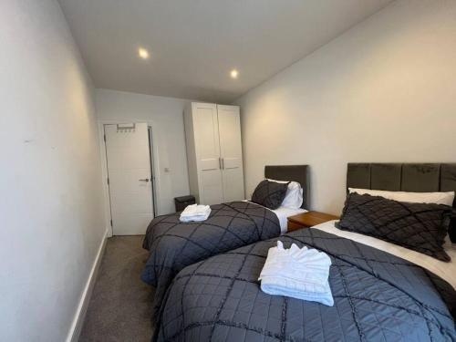 Star London Bell Lane 3-Bed Oasis with Garden - Tap to explore photos