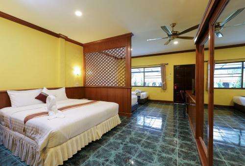 The Golddiggers Resort - Tap to explore photos