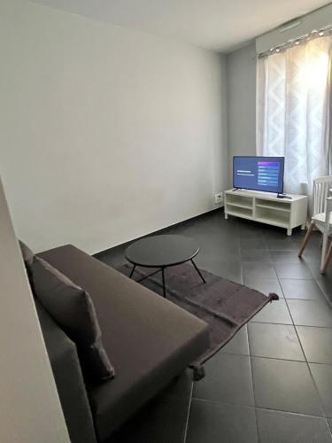 Appartement gare RER D maisons alfort Alfortville - Tap to explore photos