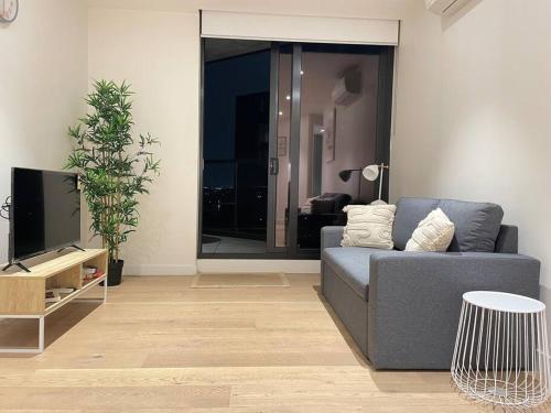 Classy 2B apt next to Albert Park w Free Parking#LA09 - Tap to explore photos
