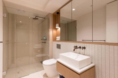 Modern Apartment In Flawless Fitzroy+Carpark - Tap to explore photos