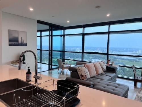 High Level Fabulous View 4Beds APT in Olympic Park - Tap to explore photos