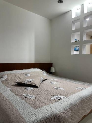 Avanta - Tap to explore photos