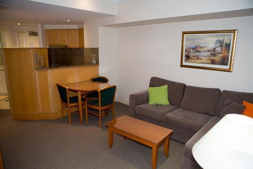 Bond 512 Self Catering - Tap to explore photos