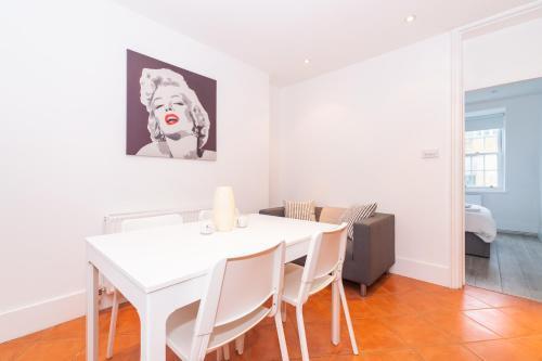 New 2 Bed Apartment in Covent Garden - Tap to explore photos