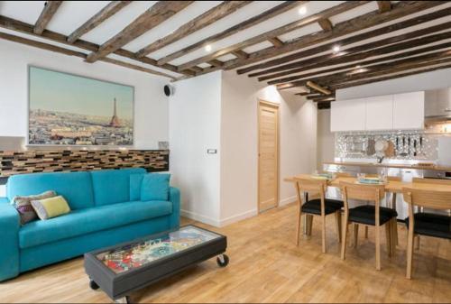 Relais Cocorico "Oeuf" Family Suite with AC - Tap to explore photos