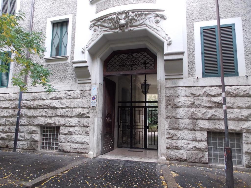 Holiday House Roma Vaticano - Tap to explore photos