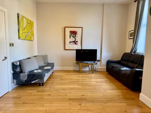 Westciti Chatsworth Road Apartments - Tap to explore photos