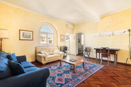 Trevi Comfortable Apartment with Terrace | Romeloft - Tap to explore photos