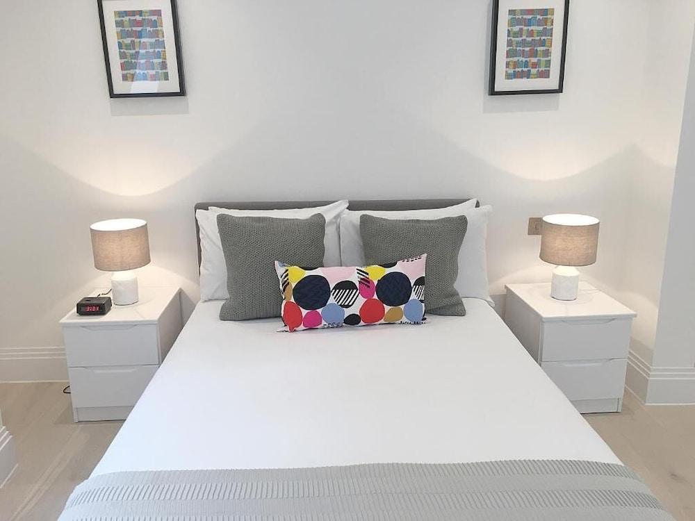 Oxford Circus Apartments - Tap to explore photos