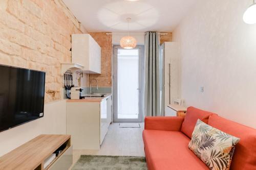 Studio near Le Moulin Rouge and Montmartre - Tap to explore photos