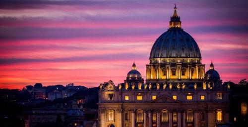 4 Vatican Rooms - Tap to explore photos