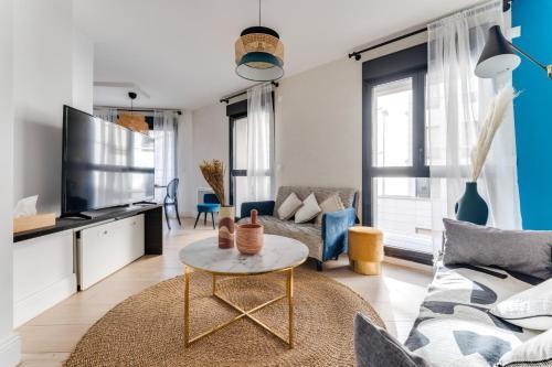 Palais des congrès , 4 bedrooms - Tap to explore photos