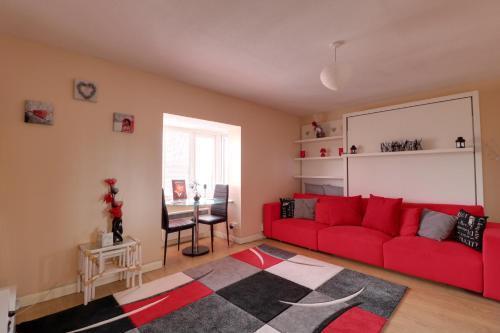 Luxury Studio Apartment - Tap to explore photos